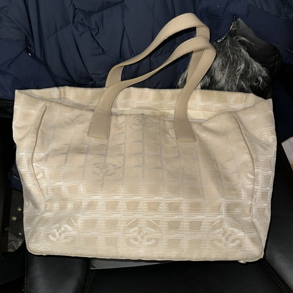 CHANEL Beige Tote Bag with Logo Pattern PRE-OWNED. - Picture 1 of 7